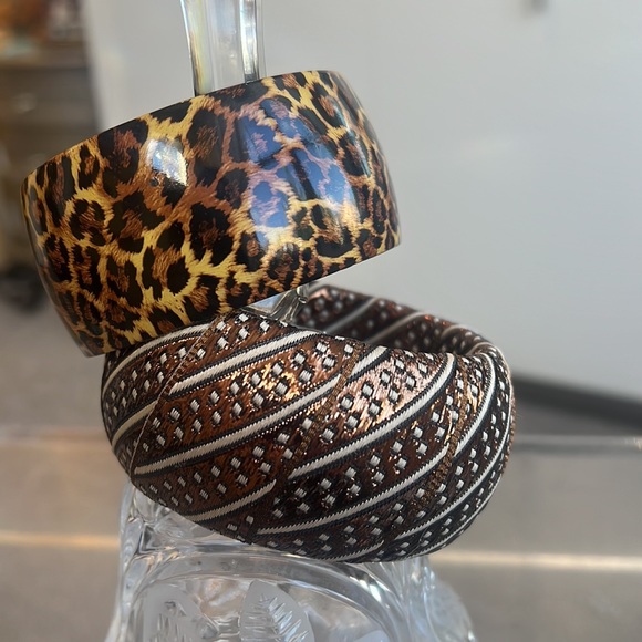 Chunky bangles. Safari vibes. Cheetah print. - Picture 1 of 4